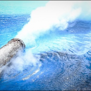 Centrale géothermique lac turquoise Islande vapeur d'eau