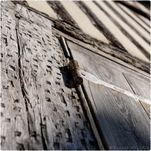 Vieille porte en bois à Honfleur (France)
